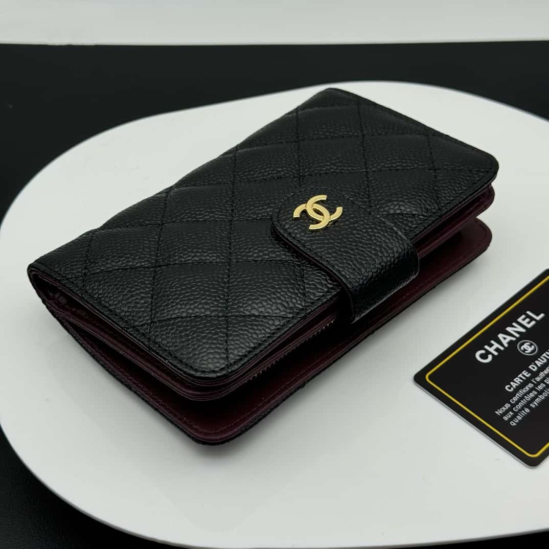 【シャネル】  2つ折り財布 キャビアスキン レザー ゴールド金具 財布A48667