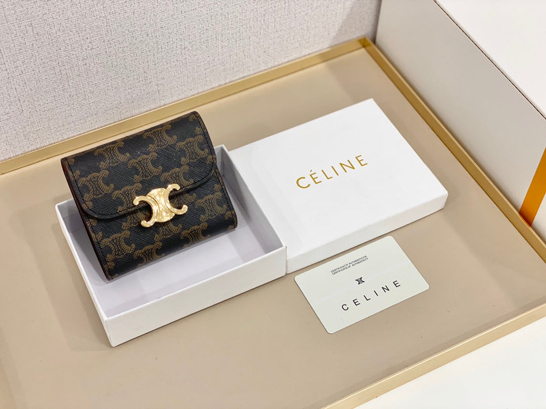 【セリーヌ】大人気 軽量＆コンパクト持ち運びに便利な短い財布 ！