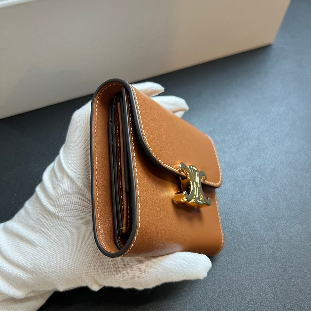 【セリーヌ】大人気スモール フラップ トリオンフ 三折り財布