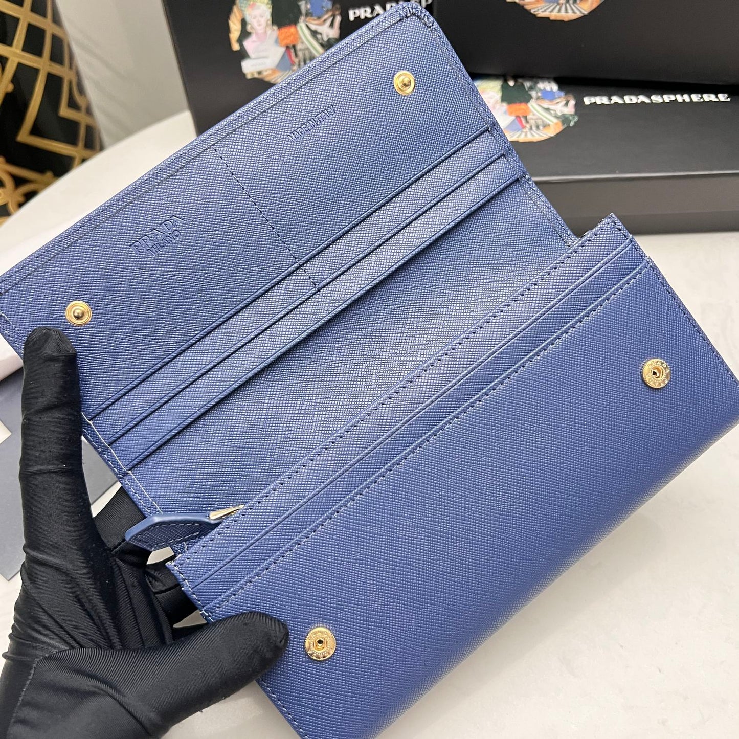 【プラダ】新作長財布 サフィアーノ素材で高級感満点